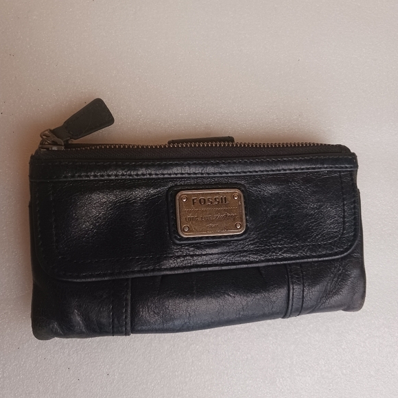 Fossil Black Leather Wallet with Gold Accent - Picture 2 of 4